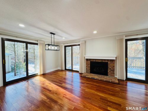 2-2 Highland Sq, Avon, CT, 06001-3309 | Card Image