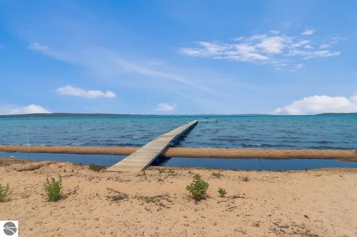 2175 N Us Highway 31 N, Traverse City, MI, 49686-3751 | Card Image