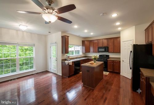 8268 Linblake Ct, MANASSAS, VA, 20111-5266 | Card Image