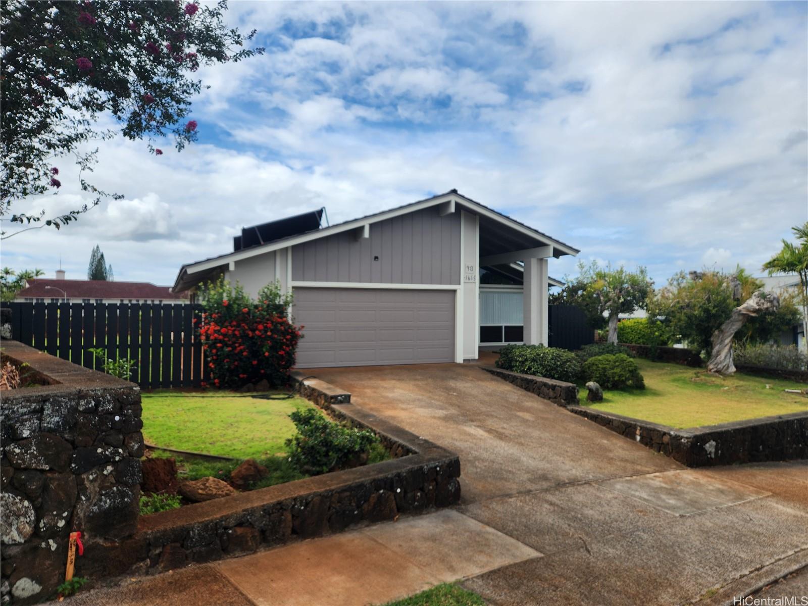 Piki St, Aiea, HI 96701