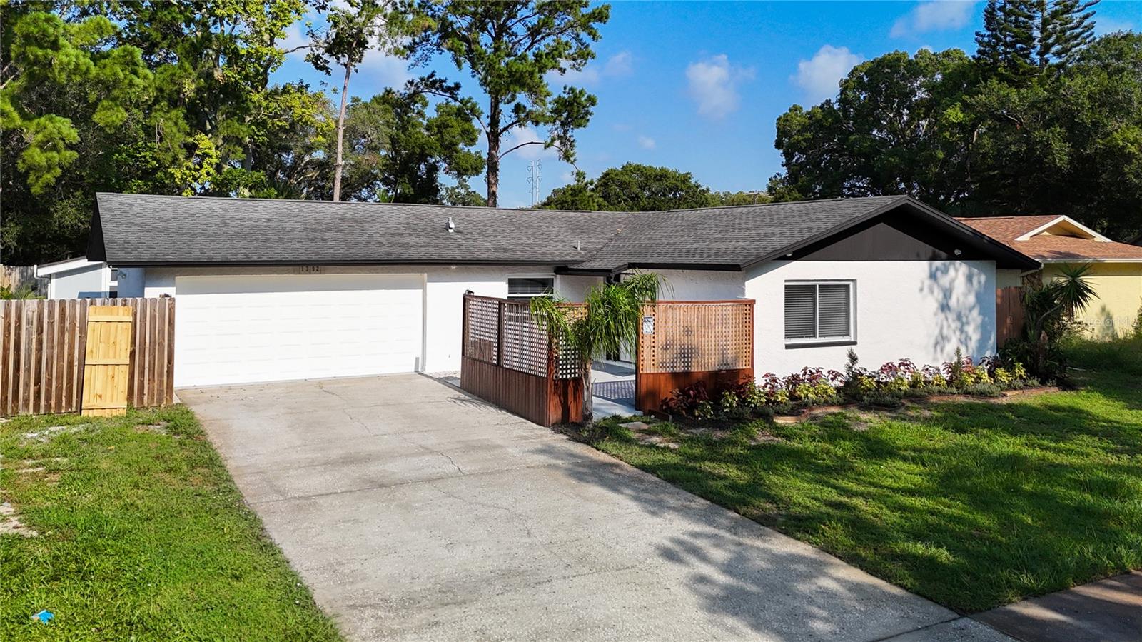 Crescent Ct, Tarpon Springs, FL 34689