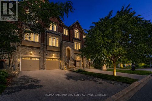 211 Appleton Crt, Newmarket, ON, L3Y0B8 | Card Image