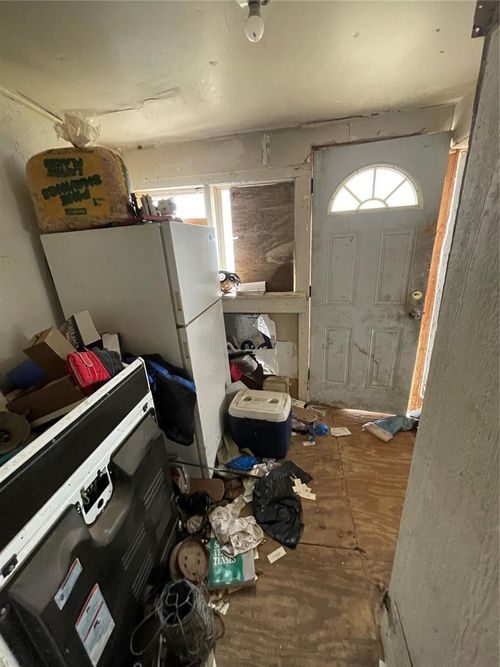 209 N Arapahoe Ave, Geary, OK, 73040-1804 | Card Image