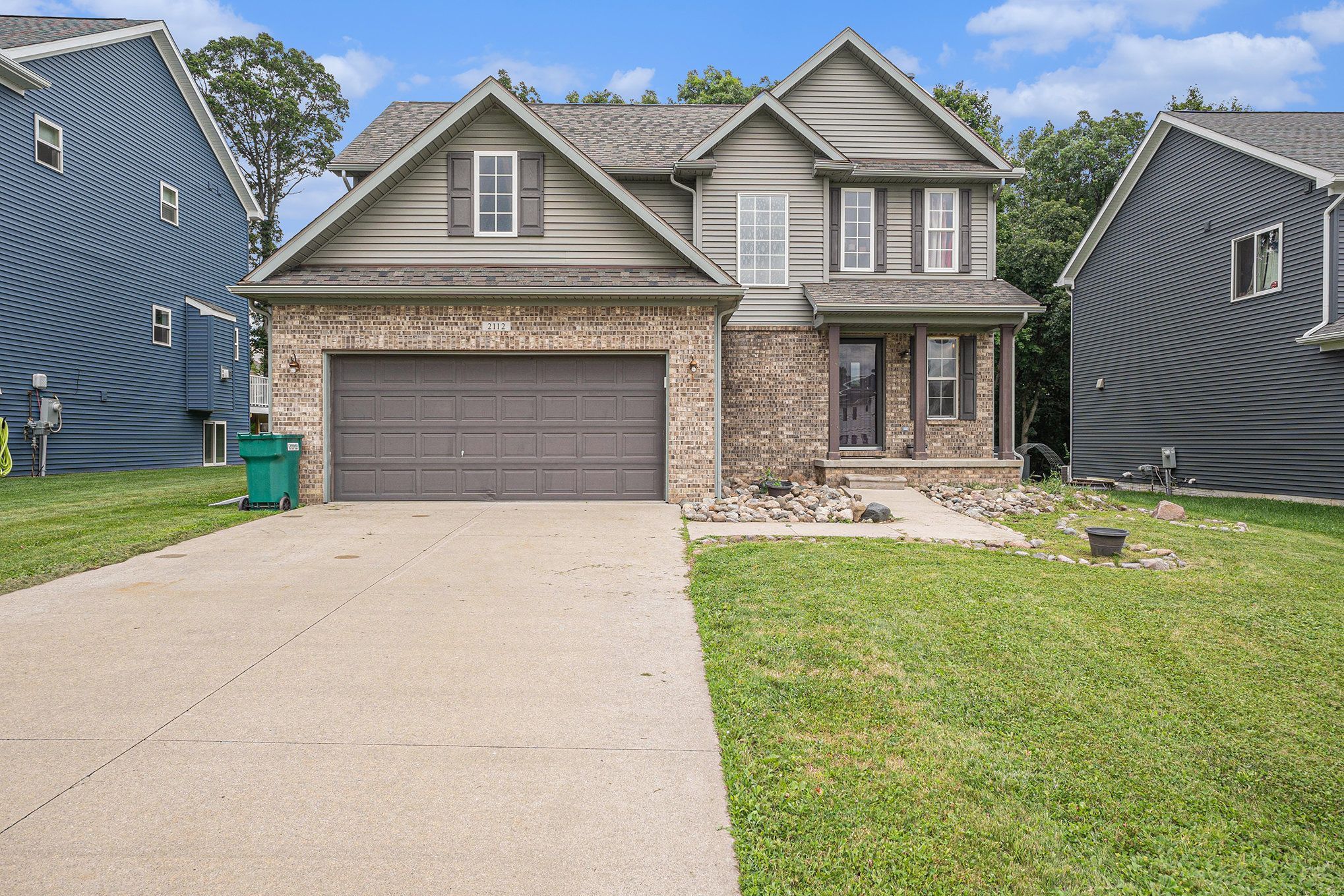 Rolling Hills Dr, Holly, MI 48442
