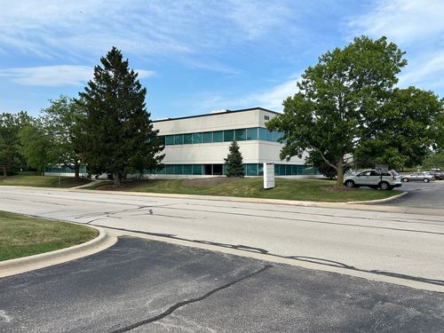 555 Waters Edge, Lombard, IL, 60148-7044 | Card Image