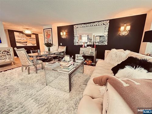 160 Overlook Ave, Hackensack, NJ, 07601-2207 | Card Image