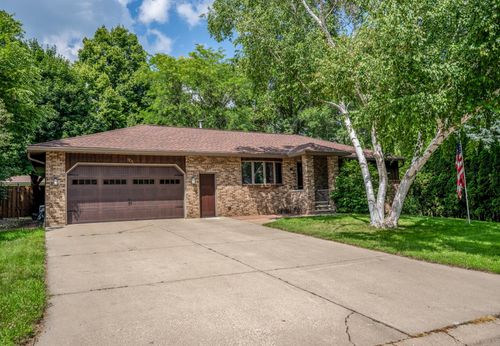 905 Johanna Ave, Willmar, MN, 56201-4620 | Card Image
