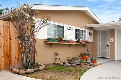 5219 Kesling St, San Diego, CA, 92117-3217 | Card Image