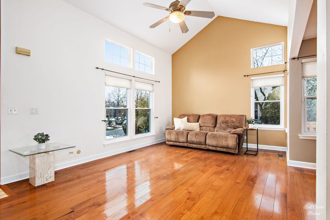 572 Green Bay Ct, Home with 4 bedrooms, 3 bathrooms and null parking in Lake Zurich IL | Image 6