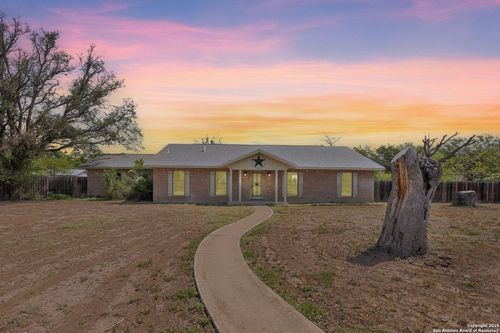 1312 Acorn Rd, Hondo, TX, 78861-1004 | Card Image
