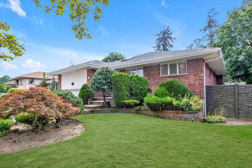 636 Diane Pl, Valley Stream, NY, 11581-3008 | Card Image