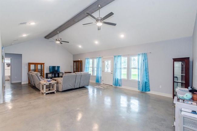 202 Horse Shoe Trl, House other with 3 bedrooms, 2 bathrooms and 2 parking in Angleton TX | Image 10