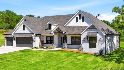 2722 Highlands Pl, Sapulpa, OK, 74066-1247 | Card Image