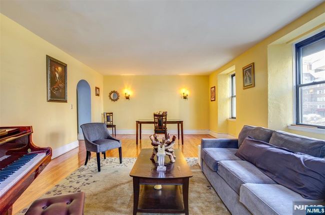 363-37 Mount Prospect, Condo with 3 bedrooms, 2 bathrooms and null parking in Newark NJ | Image 5