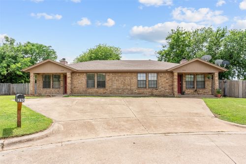 208 Lanham Ct, White Settlement, TX, 76108-2035 | Card Image