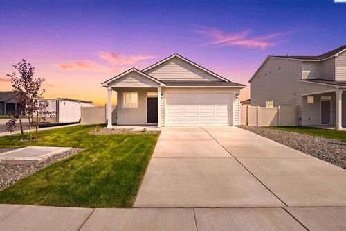 1422 Lena Ave, Benton City, WA, 99320-5783 | Card Image