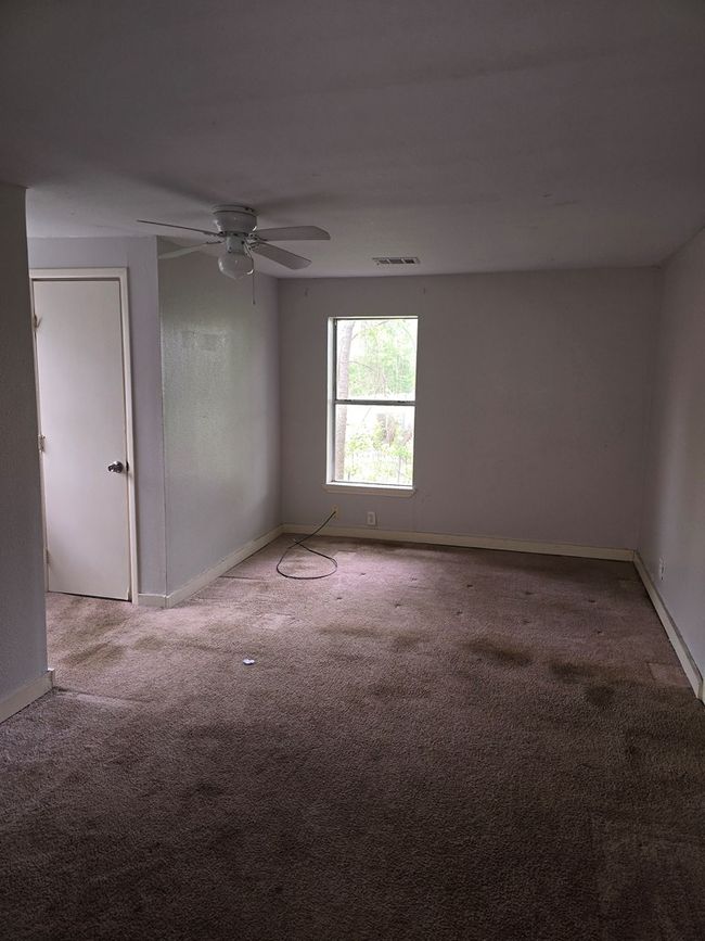 1005 S Sycamore St, Home with 3 bedrooms, 2 bathrooms and 1 parking in Crockett TX | Image 8