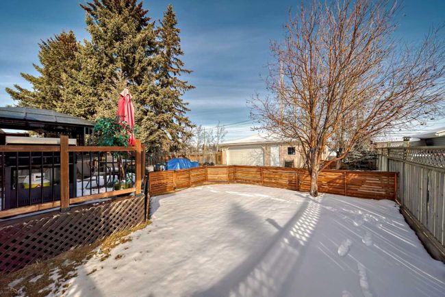 440 Cantrell Drive Sw, Home with 3 bedrooms, 1 bathrooms and 4 parking in Calgary AB | Image 29
