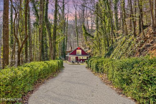 335 Sugar Mountain Way, Pigeon Forge, TN, 37863-4735 | Card Image