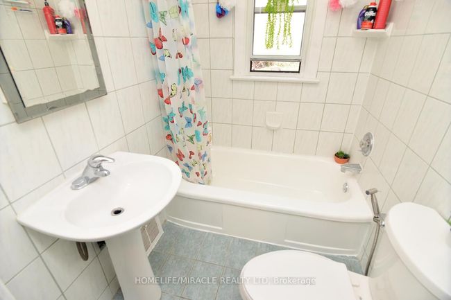 7 Sophia St, House other with 3 bedrooms, 2 bathrooms and 4 parking in Brampton ON | Image 25