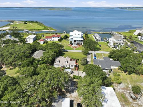 114 Brooks Creek Ln, Harkers Island, NC, 28531-9608 | Card Image