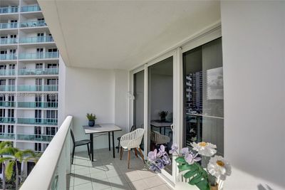 519 - 100 Bayview Dr, Condo with 2 bedrooms, 2 bathrooms and null parking in Sunny Isles Beach FL | Image 2