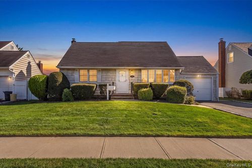 38 Croyden Lane, Oyster Bay, NY, 11801 | Card Image