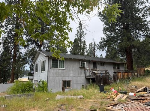 207 E Yahooskin Street, Chiloquin, OR, 97624 | Card Image