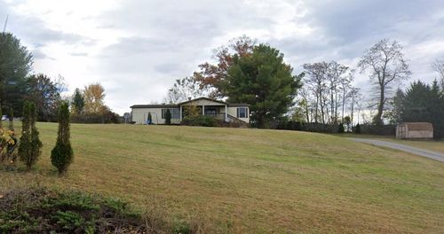 103 Village Dr, Vinton, VA, 24179-4902 | Card Image