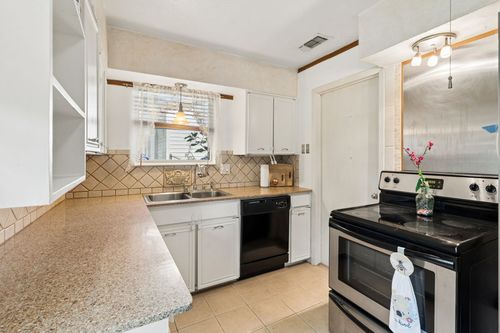 1822 Finley Rd, Irving, TX, 75062-4324 | Card Image