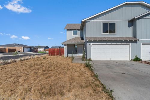 878 Se Kristin Way, Madras, OR, 97741-9126 | Card Image
