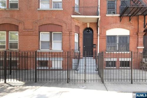 222 Broadway, Newark, NJ, 07104-3927 | Card Image