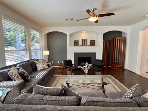 2 Stone Arrow Pl, The Woodlands, TX, 77382-1775 | Card Image