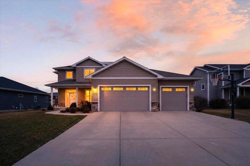673 Prairie Grass Rd, OREGON, WI, 53575-3827 | Card Image