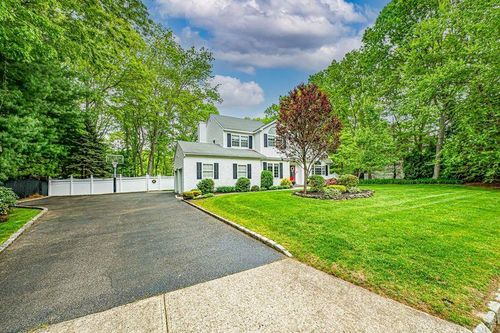 11 Daremy Ln, East Setauket, NY, 11733-1033 | Card Image