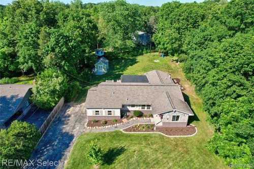 2456 N Tipsico Lake Rd, Hartland, MI, 48353-3245 | Card Image