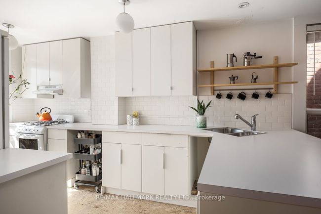 223 Wallace Ave, House attached with 5 bedrooms, 3 bathrooms and 1 parking in Toronto ON | Image 21
