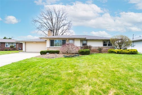 2739 Algonquin Dr, Poland, OH, 44514-1809 | Card Image