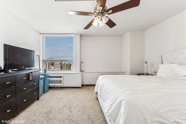 APT-2608 - 1355 N Sandburg Ter, Condo with 2 bedrooms, 1 bathrooms and 1 parking in Chicago IL | Image 14