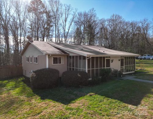 125 Freedom Rd, Hendersonville, NC, 28792-7814 | Card Image