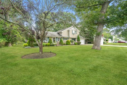 3 Lilly Ct, Moriches, NY, 11955-1911 | Card Image