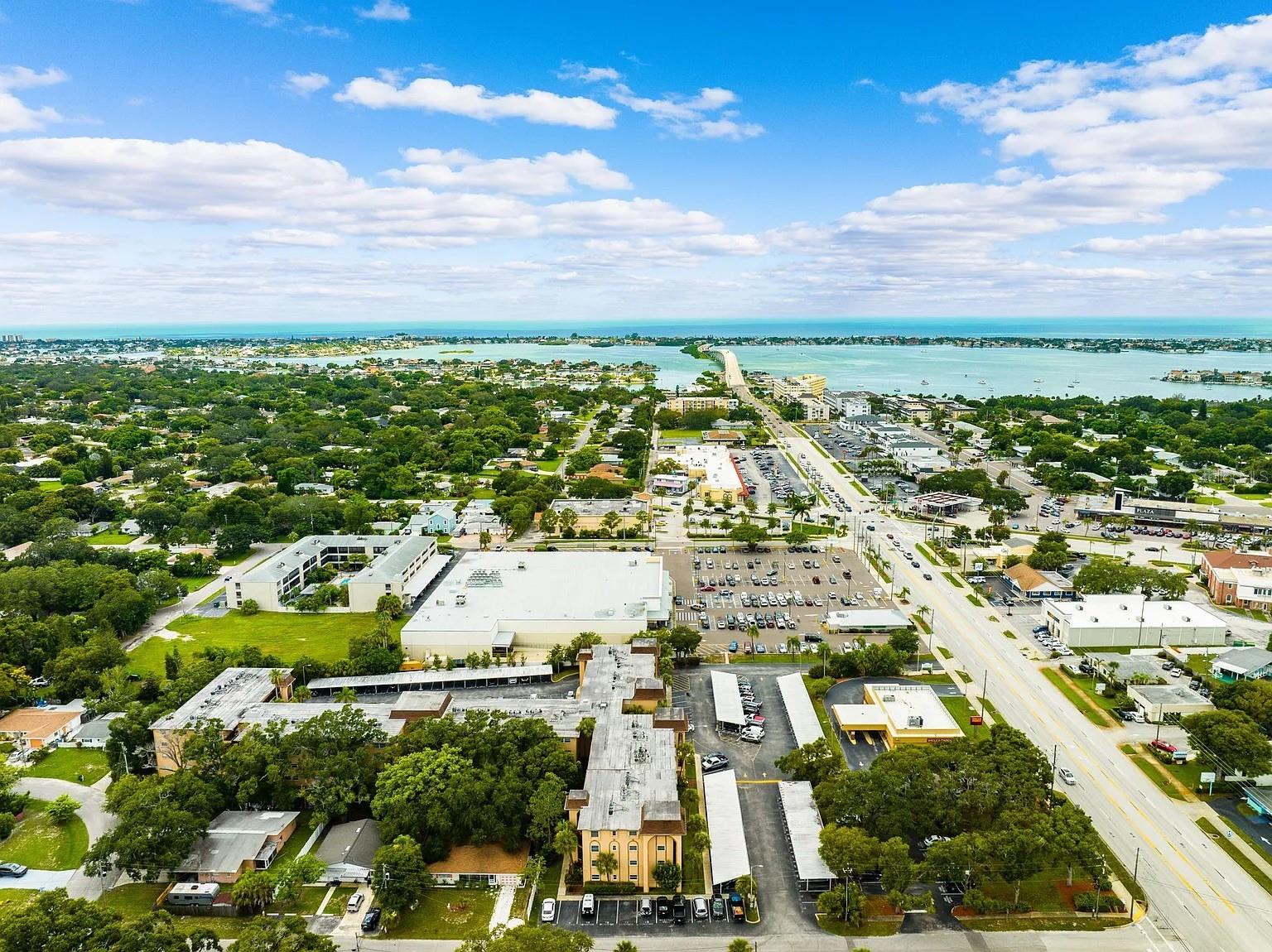 Residential Lease in LARGO 2