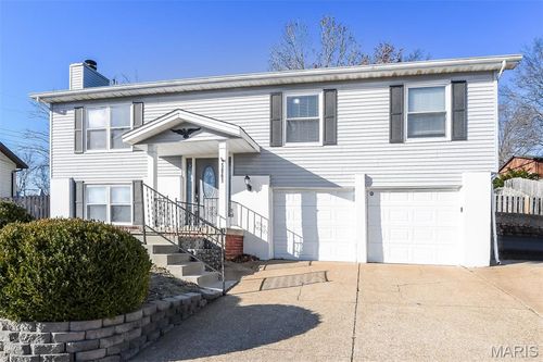 5861 Falcon View Ln, Saint Louis, MO, 63129-2904 | Card Image