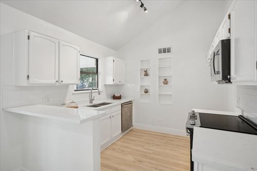 1020 W Hills Ter, Saginaw, TX, 76179-3418 | Card Image
