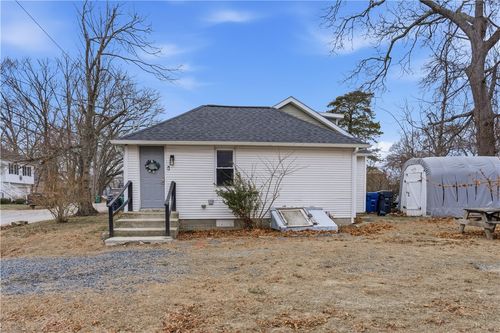 31 Oakhurst Ave, Warwick, RI, 02889-9003 | Card Image