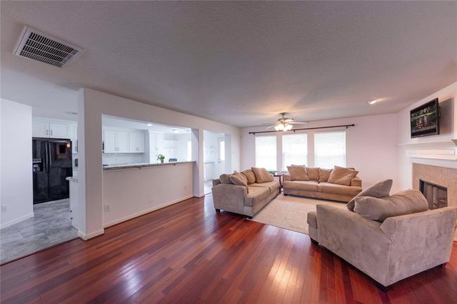 13907 Bonnetbriar Ln, House other with 3 bedrooms, 3 bathrooms and 2 parking in Sugar Land TX | Image 13