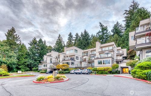 35-11122 Ne 41st Dr, Kirkland, WA, 98033-7725 | Card Image
