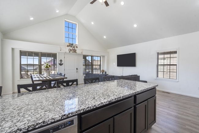Kitchen/Dining 5 | Image 16