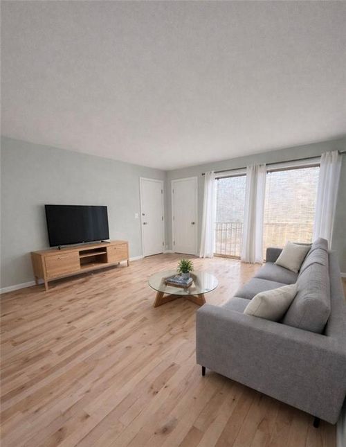 a-459 W 104 Street, Kansas City, MO, 64114 | Card Image