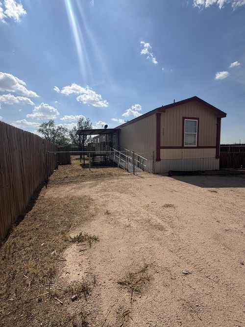 200 S St Peter St, Stanton, TX, 79782 | Card Image